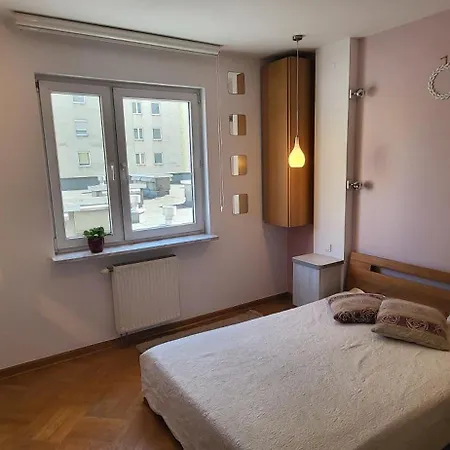 Apartment Near The Plocka Metro Station